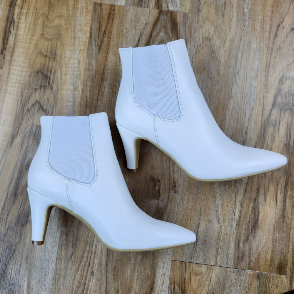 🩵NIB White Clara Faux Leather Ankle Booties Size 8 - Picture 5 of 9